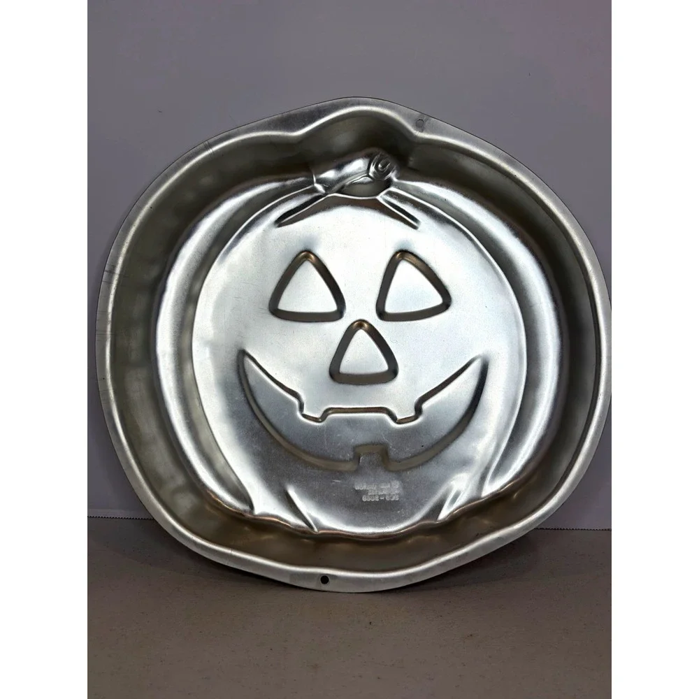 Wilton Jack O Lantern Pumpkin Cake Pan Aluminum Silver 12 in 2105-3068